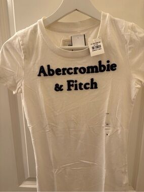 Abercrombie & Fitch Cream Short Sleeve Cotton Tee with Care Tag